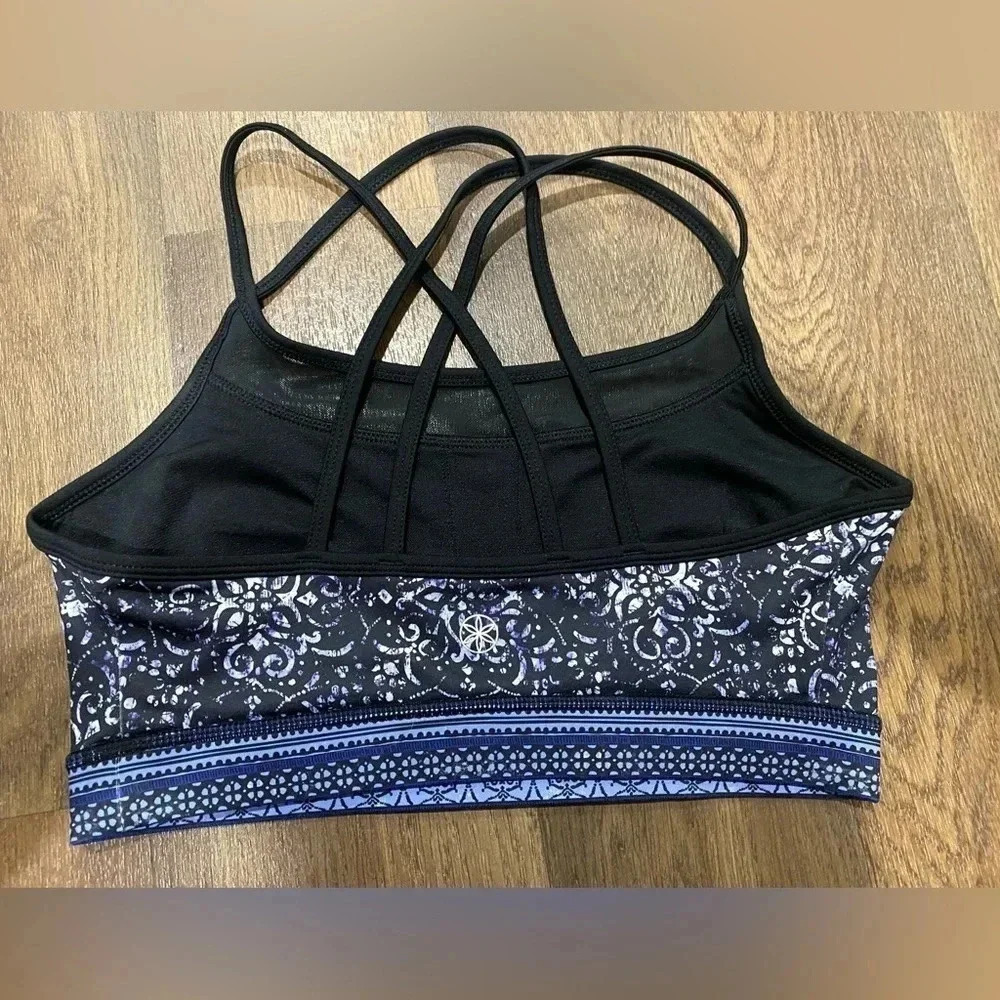 Gaiam yoga sports bra. Size Small - Picture 2 of 5